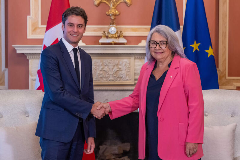 Governor General Mary Simon shakes hands with His Excellency Gabriel Attal, Prime Minister of the French Republic. 